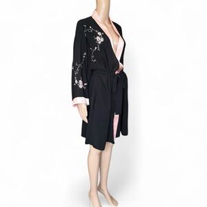 Oscar De La Renta Pink Label Black Satin Women's Robe with Floral Embroidery L